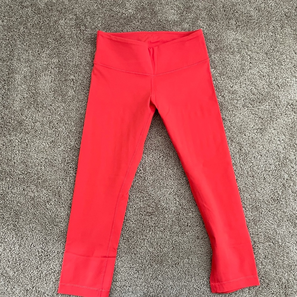 Lululemon wunder under crop pants.